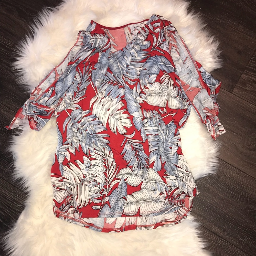 Red plus size top - Picture 3 of 5